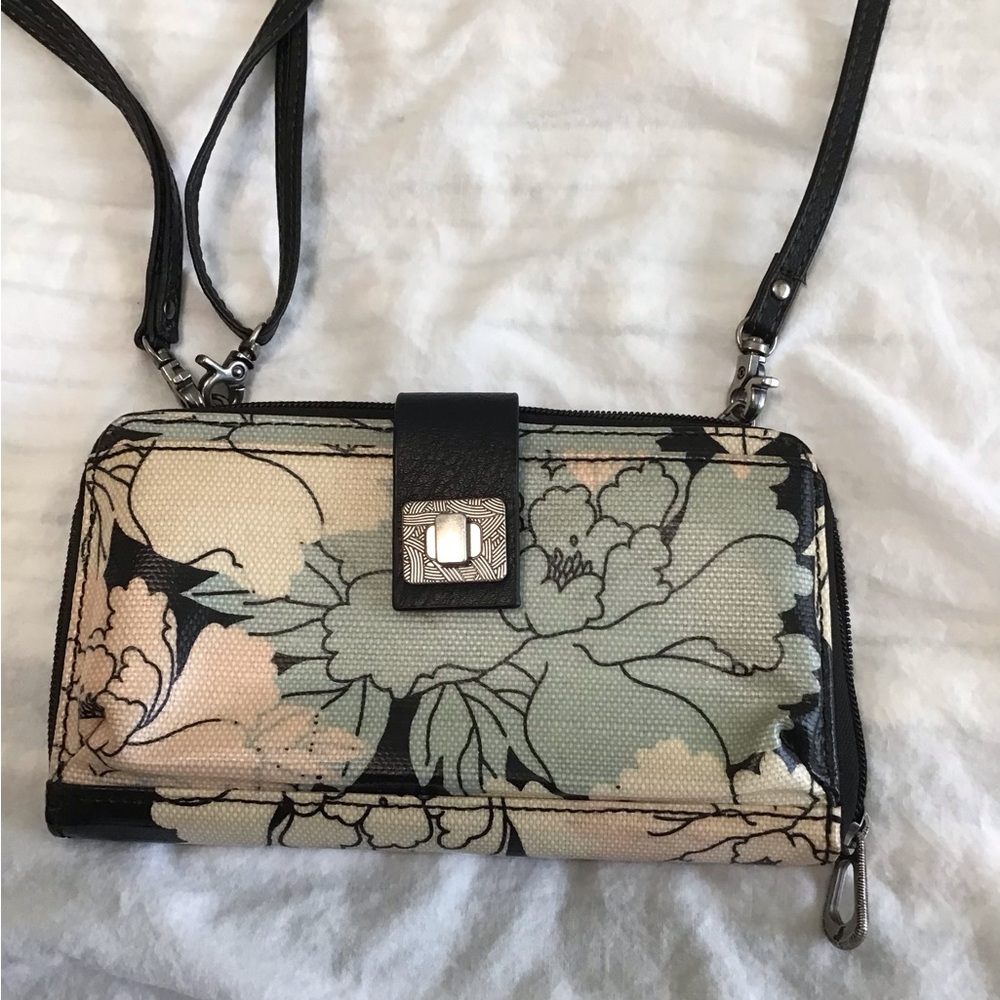 Sakroots Artist Circle smartphone Floral Black and Cream Crossbody